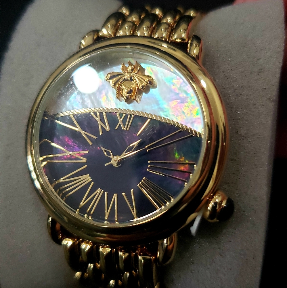 Gold💛🖤 watch